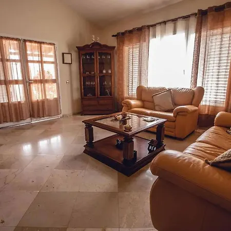 In Near Playa De Palomitas Villa *